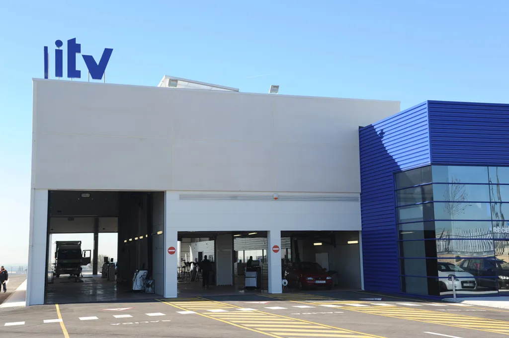 Fachada del centro ITV Móstoles Tecnológico